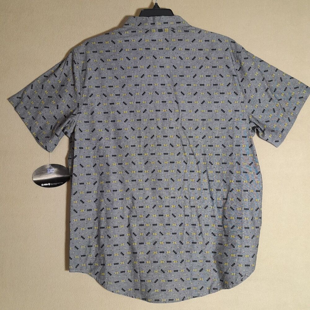 Batman Shirt Men Large Gray Button Up Short Sleeve Batwing DC Comics NEW - Picture 6 of 7